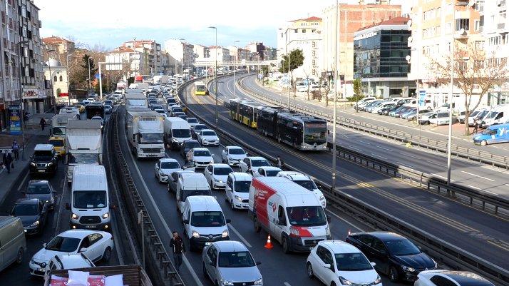 Kısıtlamaya rağmen D-100'de şaşırtan trafik