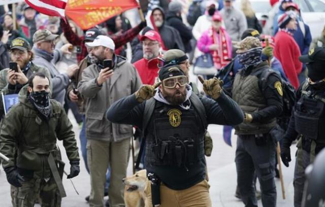Kongre baskını oldu koronavirüs unutuldu! ABD'de korkunç rekor; bir gün içinde 4 binden fazla insan öldü