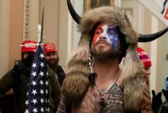 6013f421c8c3731728f1aeb8