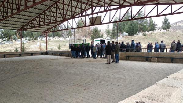 Kovid-19 yoğun bakım ünitesinde çıkan yangında yaralanan akademisyen, hayatını kaybetti