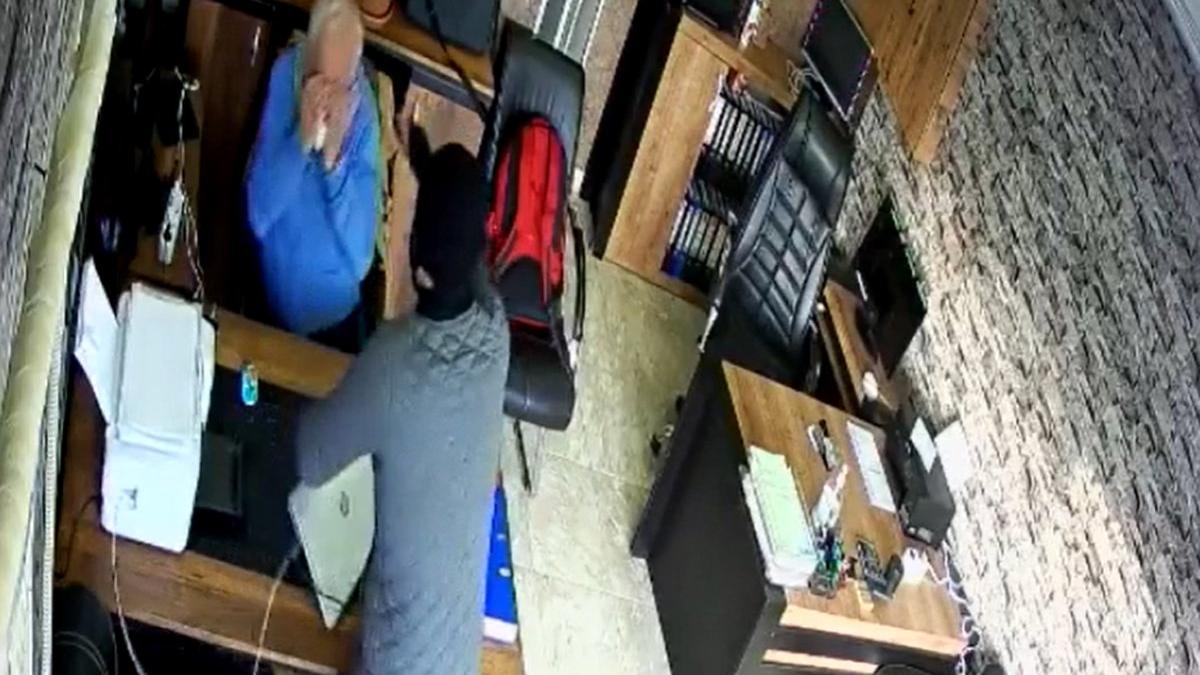 İtalyan iş insanına ofisinde biber gazlı gasp