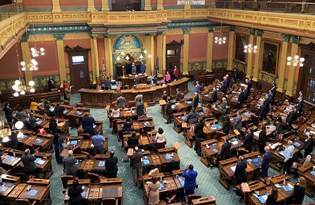 SON DAKİKA: Trump'ı azil maddesi kabul edildi