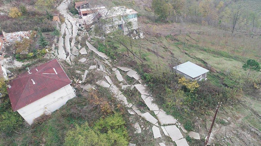 Heyelanlı mahalle, hayalet kente döndü