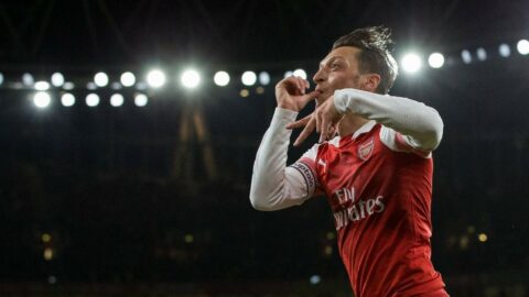 İngiltere`nin gündemi Mesut Özil ve Fenerbahçe! Rekorla geldi, bedavaya gidiyor