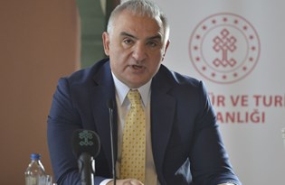 Bakan Ersoy turizm sezonunun açılışıyla ilgili tarih verdi