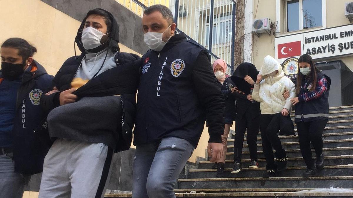 Mafya liderinin mezarı başında silahlı kavga: Bir ölü bir yaralı