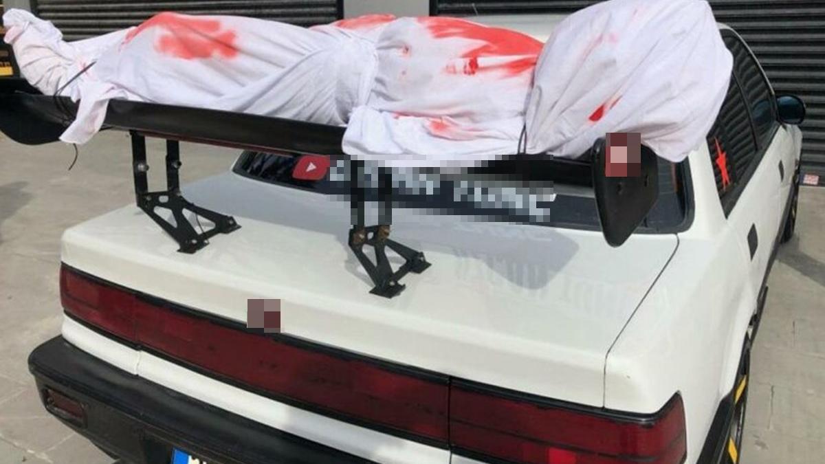 Kanlı, kefenli modifiye araç polisi harekete geçirdi