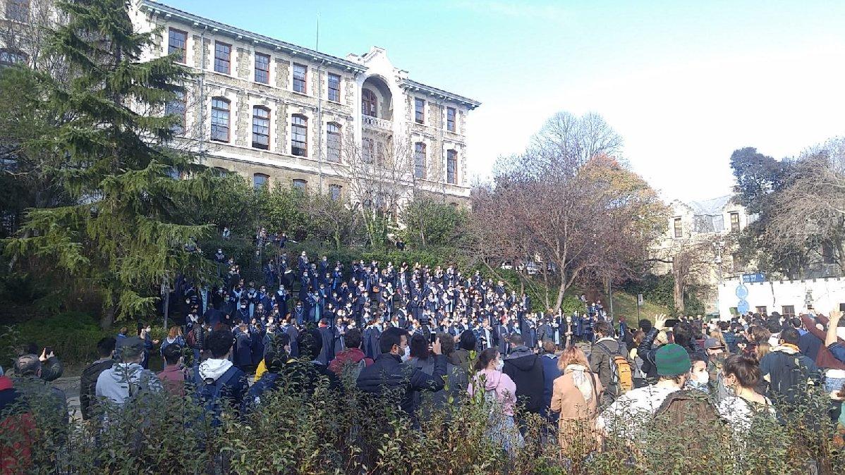 Boğaziçili öğrencilerden hocalarına destek