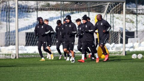 Beşiktaş`ın Galatasaray derbisindeki kamp kadrosu belli oldu