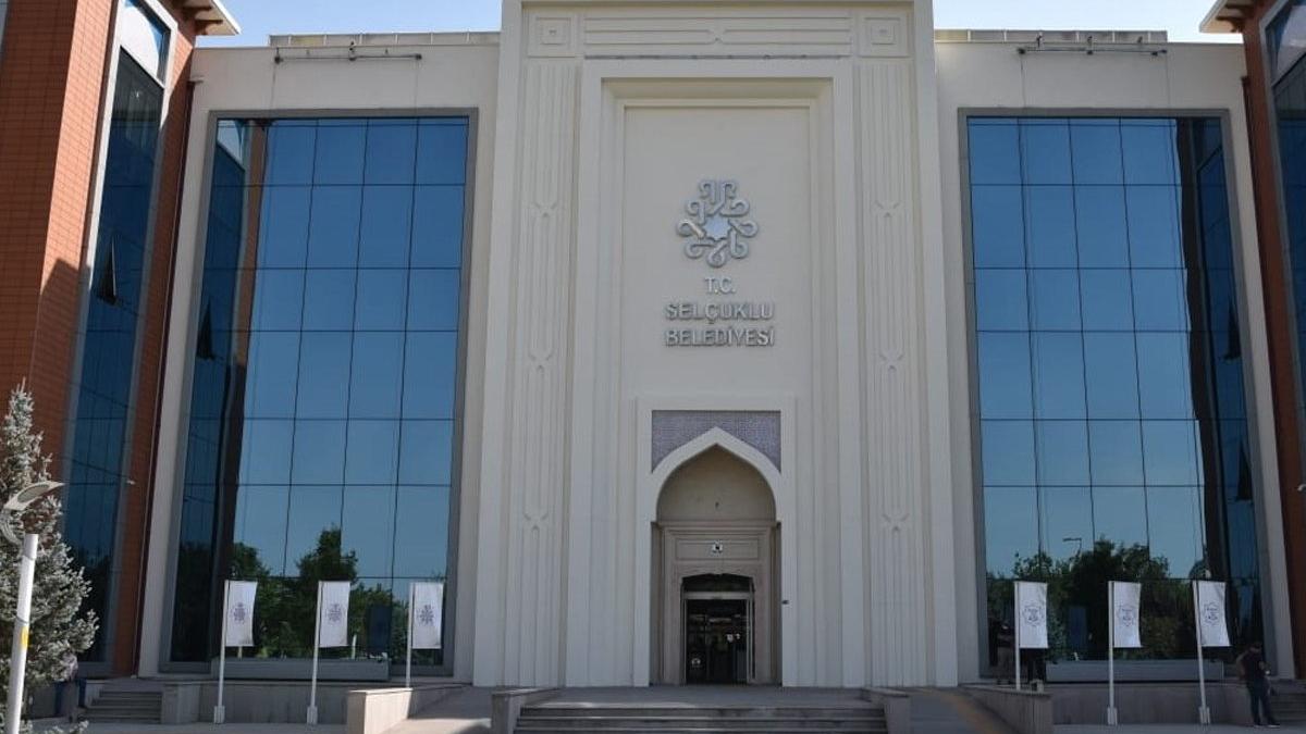 AKP'li Selçuklu belediyesi tabelasına T.C'yi ekledi