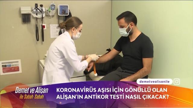 Ünlü şarkıcı Alişan, örnek olmak amacıyla canlı yayında koronavirüs aşısı yaptırdı Ünlü şarkıcı Alişan, örnek olmak amacıyla canlı yayında koronavirüs aşısı yaptırdı