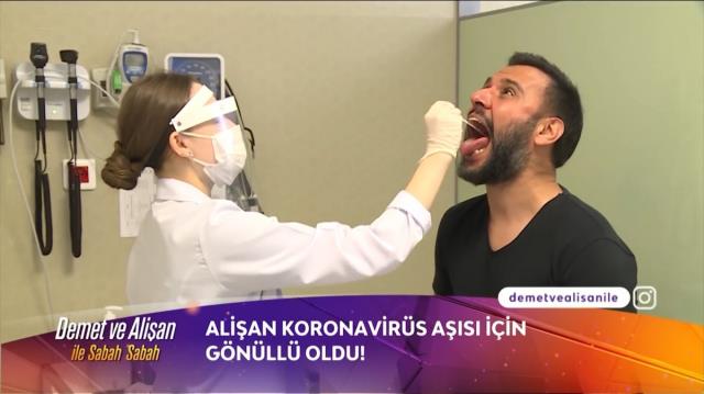 Ünlü şarkıcı Alişan, örnek olmak amacıyla canlı yayında koronavirüs aşısı yaptırdı Ünlü şarkıcı Alişan, örnek olmak amacıyla canlı yayında koronavirüs aşısı yaptırdı