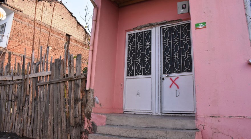 Alevilerin evlerine kırmızı boyayla çarpı işareti