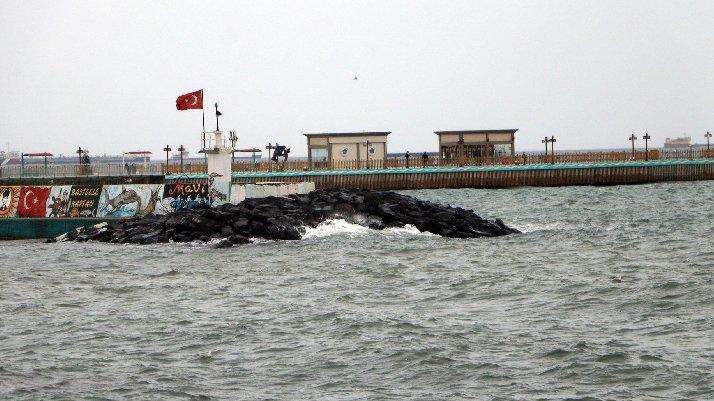 Tekirdağ'da fırtına: Eğitim uçuşları iptal edildi, feribot seferleri aksadı