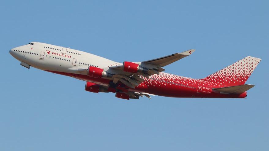 İniş takımları bozulan Antalya-Moskova uçağı güçlükle iniş yapabildi