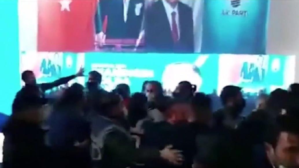 İkinci adayın reddedildiği AKP kongresinde kavga çıktı