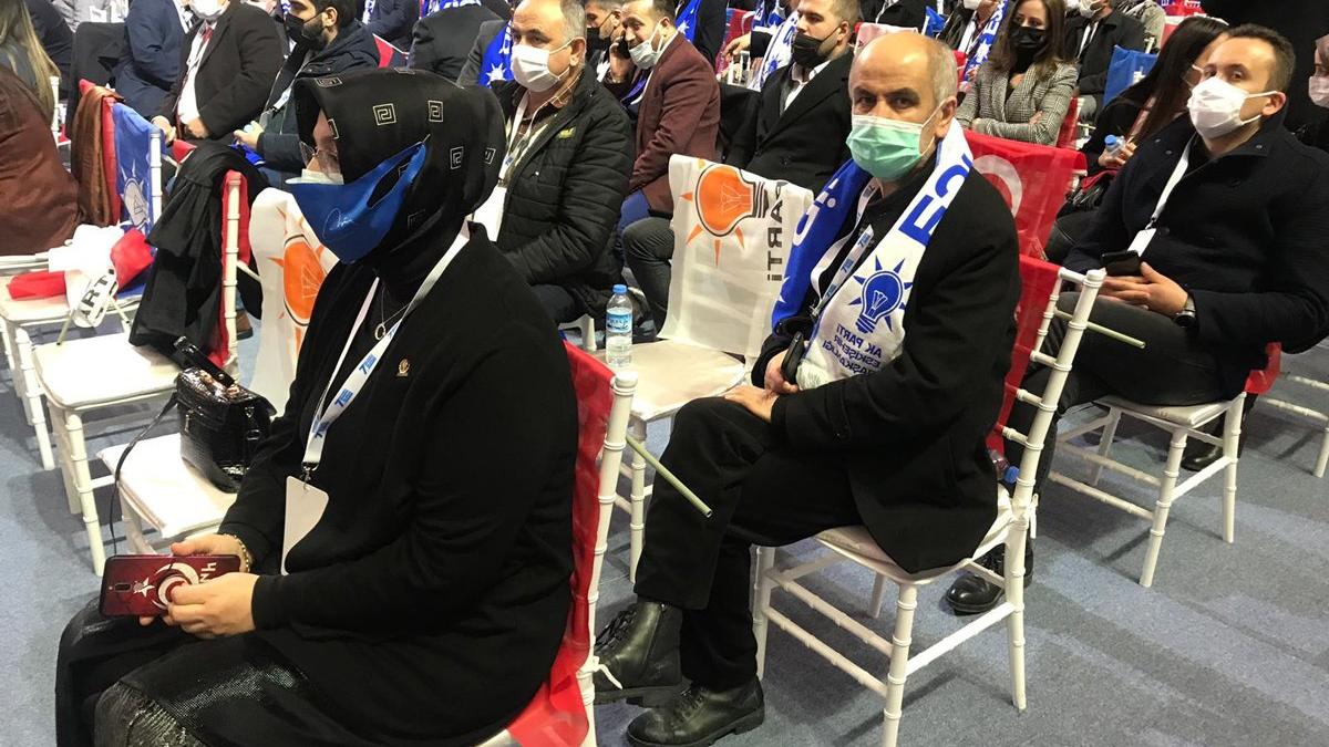 AKP kongresinde Türk bayrağına saygısızlık