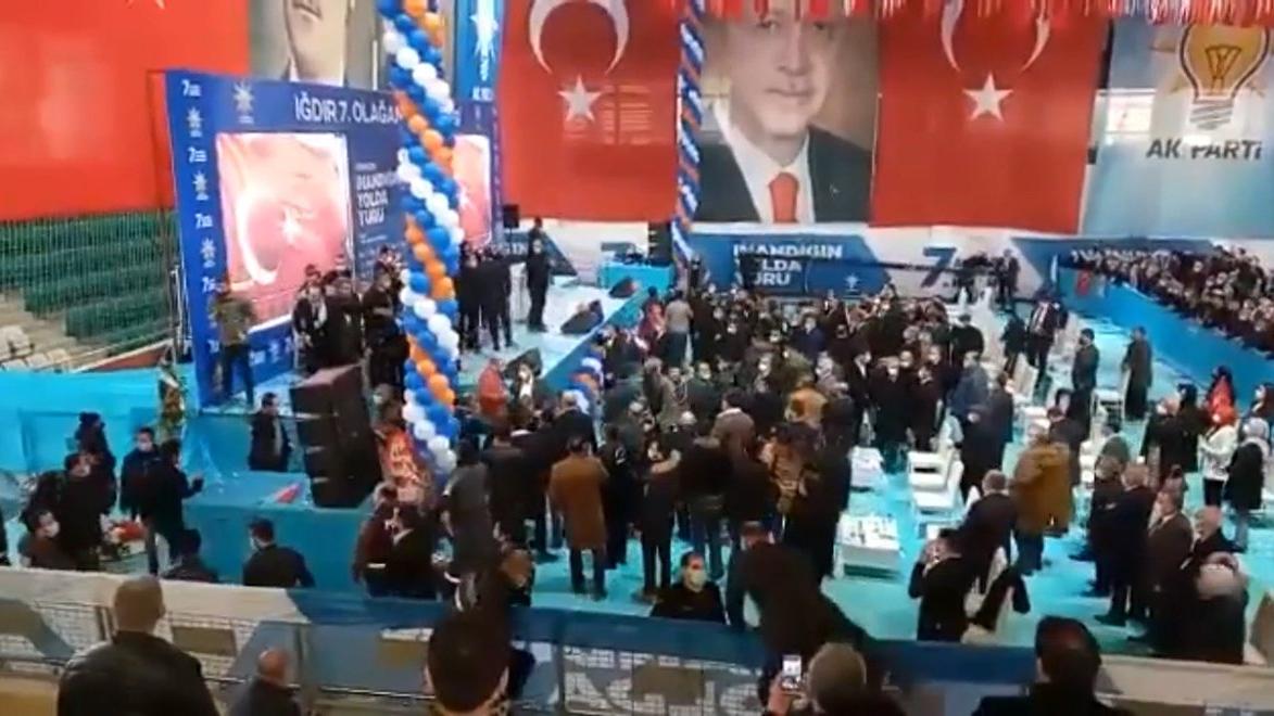 AKP kongresinde ortalık karıştı, liste kavgası çıktı! 'Bu korku bunlara yetti'