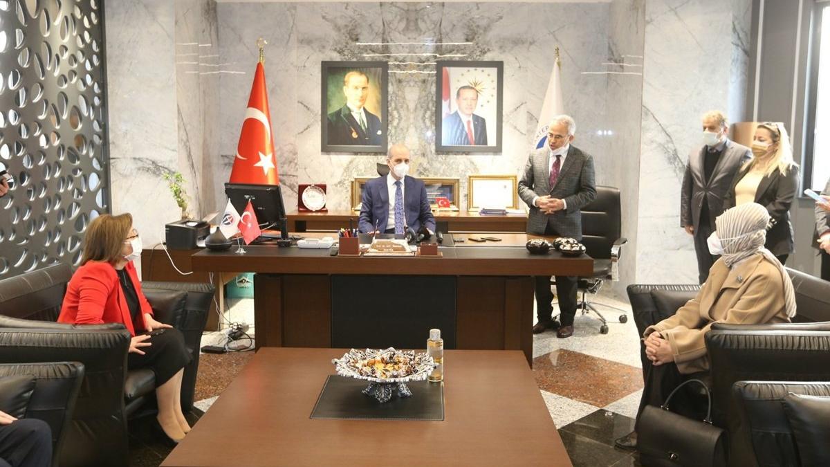 Üniversitede tepki çeken fotoğraf