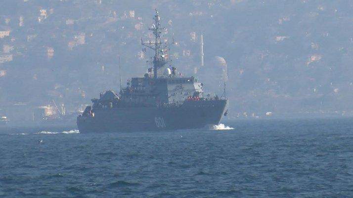 Rus savaş gemisi İstanbul Boğazı'ndan geçti