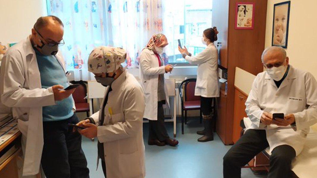 Aşı sistemi çöktü, binlerce yaşlı bekliyor