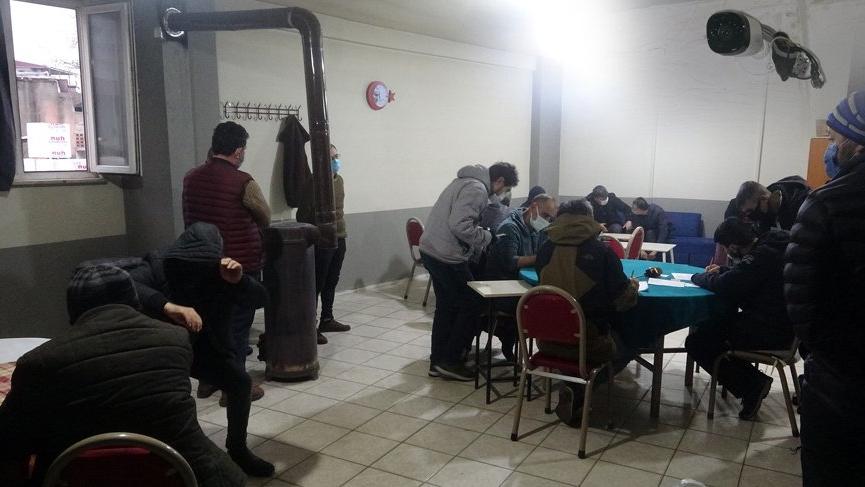 Kamerayla önlem alıp 3 aydır faaliyet gösteren kıraathaneye baskın