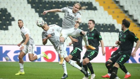 Beşiktaş penaltı bekledi, hakemler çekme `VAR` demedi!