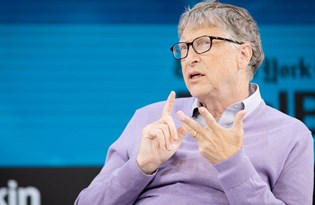 Bill Gates’ten iklim değişikliği vurgusu: Covid-19’u çözmek çok daha kolay