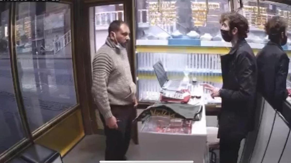 Silahla kuyumcu soyan hırsıza şok! Gerçeği gözaltında öğrendi
