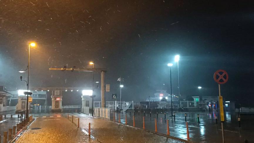 Çanakkale Boğazı gemi geçişlerine kapatıldı