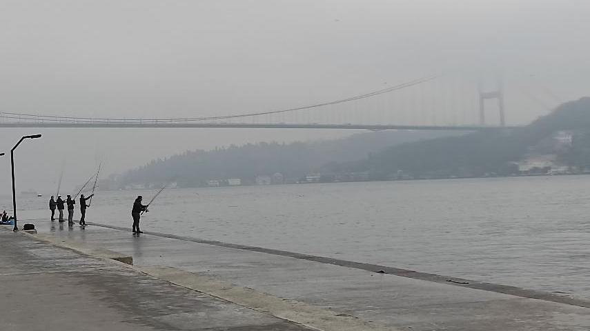 İstanbul Boğazı siste kayboldu