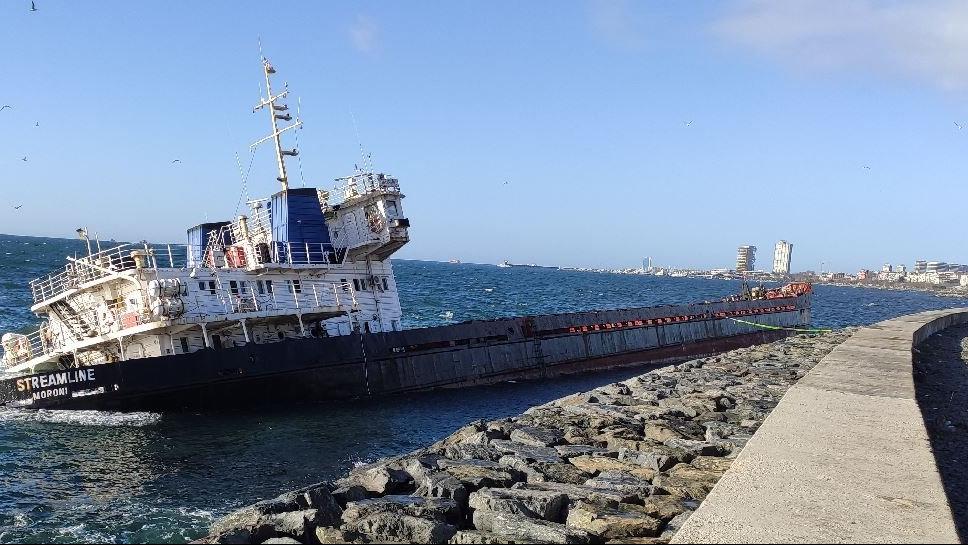 103 metrelik gemi 13 gündür kurtarılmayı bekliyor