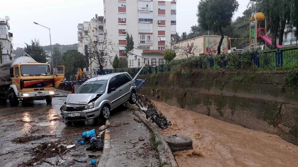 Bir kişi hayatını kaybetti! Korkutan uyarı: Felaket yaşanıyor, evden çıkmayın
