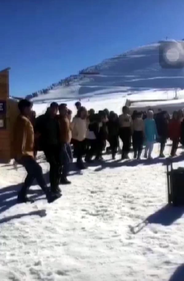 Cezalara rağmen uslanmıyorlar! Yine kayak merkezi yine koronanın hiçe sayıldığı görüntüler