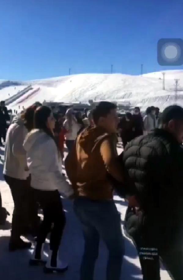 Cezalara rağmen uslanmıyorlar! Yine kayak merkezi yine koronanın hiçe sayıldığı görüntüler