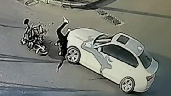 Tesadüfen oğlunun kaza yaptığını gördü: Gözyaşlarına boğuldu