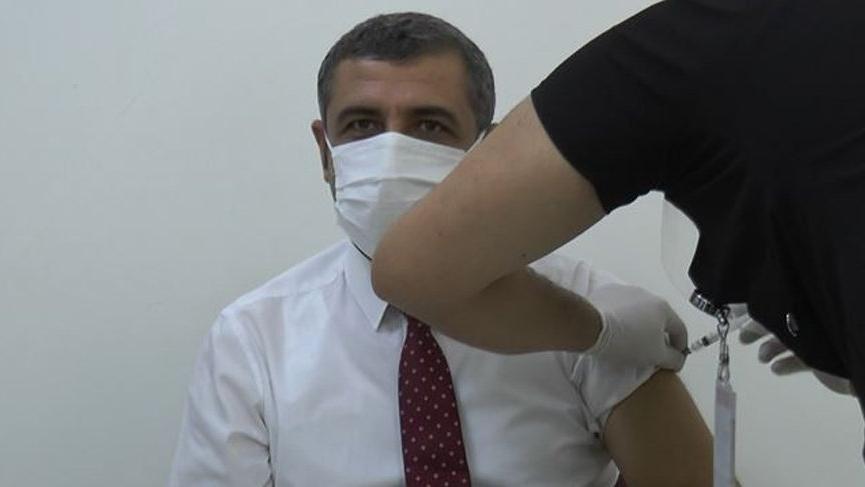Aşı olan milletvekili corona virüsüne yakalandı