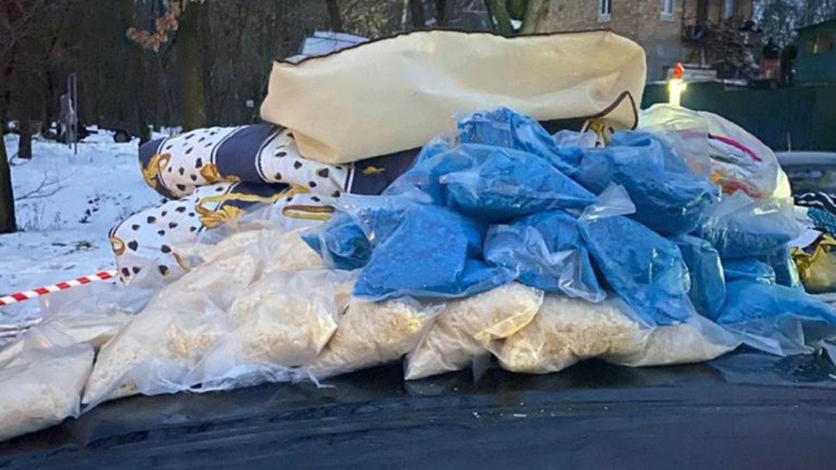 Polise rüşvet teklif etti, arabasından 715 bin dolarlık uyuşturucu çıktı