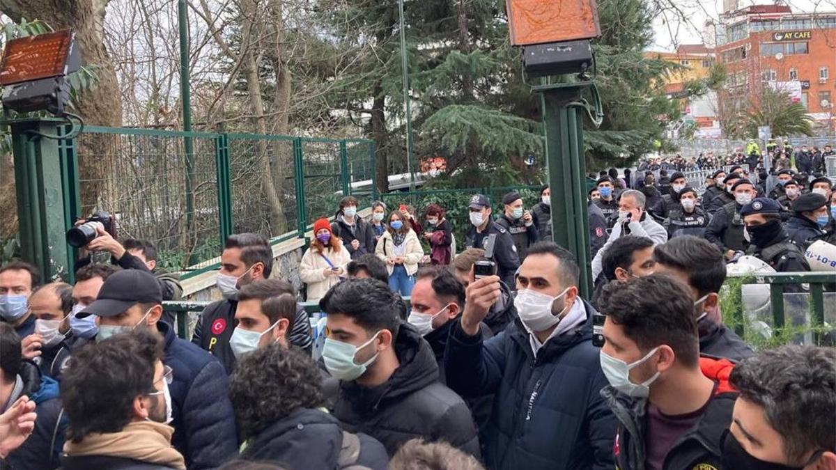 Boğaziçi ablukası! Polis kampüse girdi, öğrencileri dağıttı! 