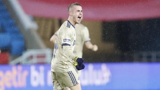 Dimitrios Pelkas deplasmanları seviyor