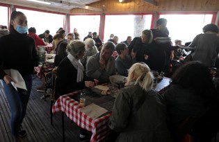 Fransa'da Covid-19 yasağını delen restorana yoğun ilgi
