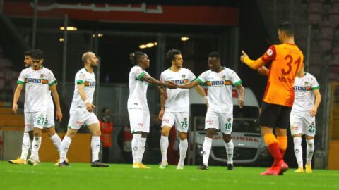 Galatasaray kupaya veda etti! Alanyaspor adını yarı finale yazdırdı...