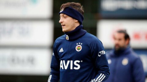 Mesut Özil Almanya`da gündemden düşmüyor