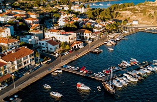 Ege'nin sevimli sahil kasabası Foça'da görsel şölen