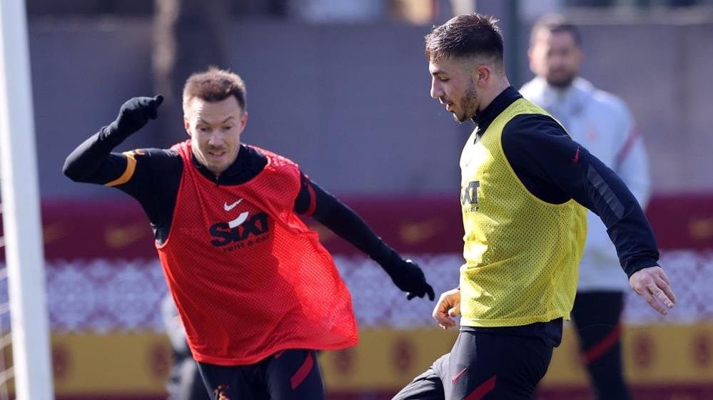 Galatasaray'da Halil Dervişoğlu takımla çalıştı