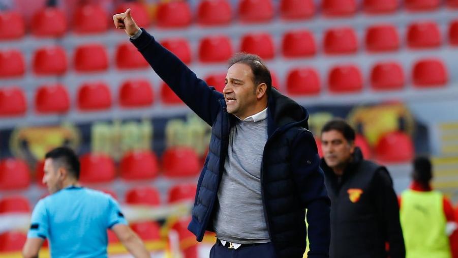 Fuat Çapa: Çok üzücü! Futbolda topa müdahale olacak