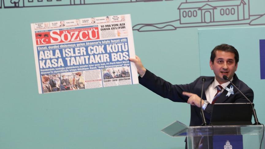 İBB Meclisi'nde SÖZCÜ'nün manşetini gösterdi: Ülkenin özeti bu kardeşim