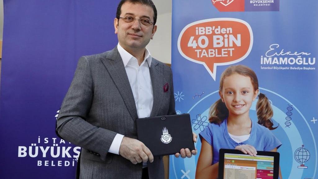 İBB öğrencilere 40 bin tablet dağıtımına başladı