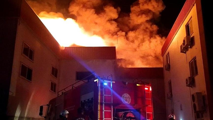  200 kişinin çalıştığı fabrikada büyük yangın
