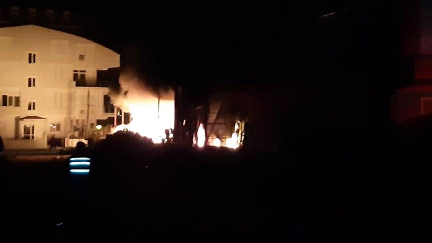 Sebze meyve deposunda yangın! Hızla büyüdü